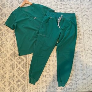 Figs Hunter Green Zamora and Catarina set Medium